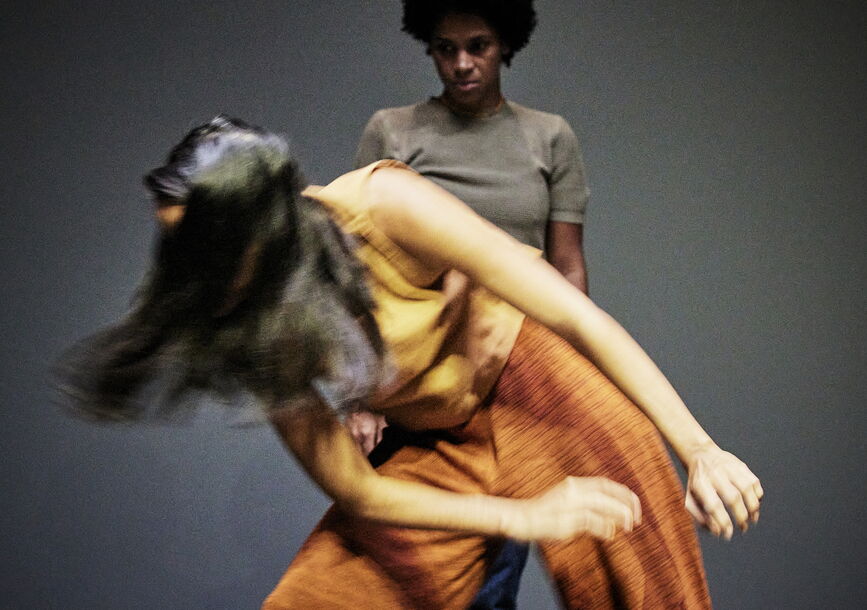 Two women performing in Christiane Jatahy: Depois Do Silêncio (After the Silence).