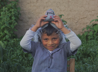 A child takes off a mask.